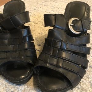 🌻🌻 White Mountain Sandals